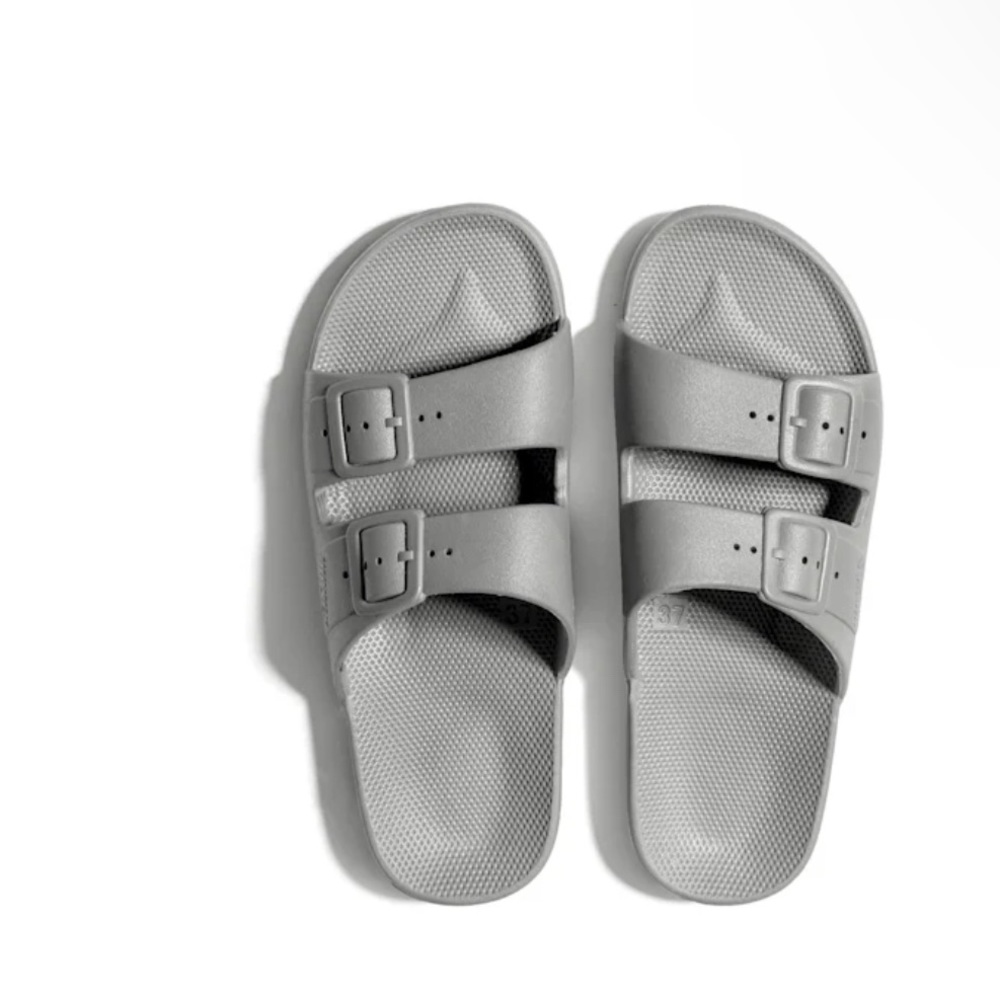Moses Light grey slides